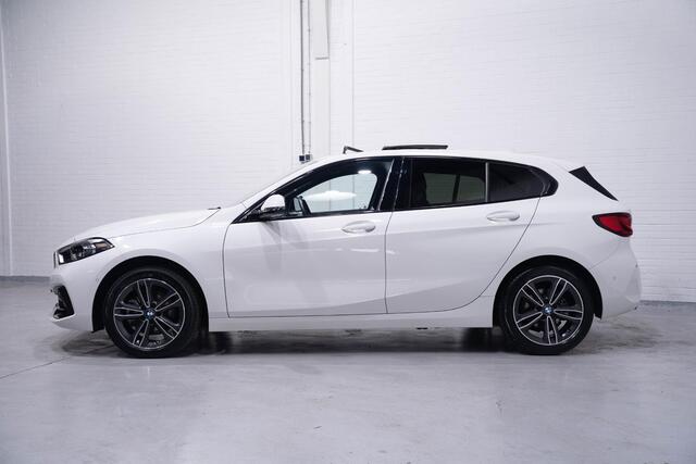BMW 1-SERIE 118i Introduction Edition pano-dak PDC v+a elektrisch achterklep spiegelpakket sportline comfortpack parkingassist travelpack
