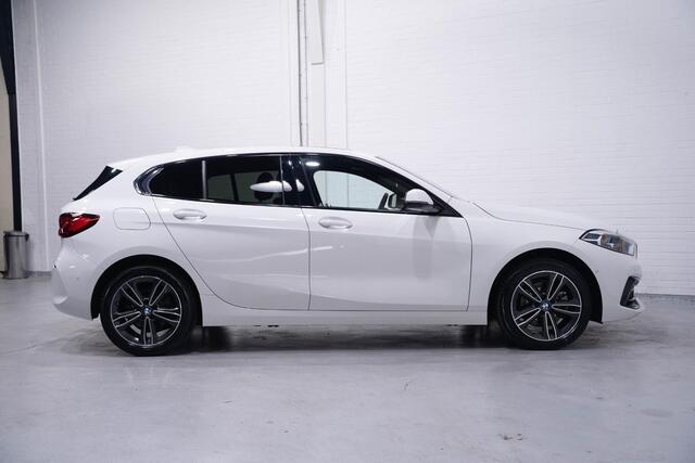 BMW 1-SERIE 118i Introduction Edition pano-dak PDC v+a elektrisch achterklep spiegelpakket sportline comfortpack parkingassist travelpack