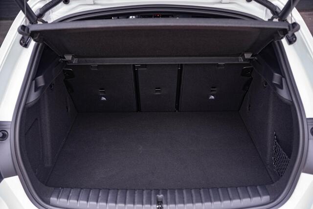 BMW 1-SERIE 118i Introduction Edition pano-dak PDC v+a elektrisch achterklep spiegelpakket sportline comfortpack parkingassist travelpack