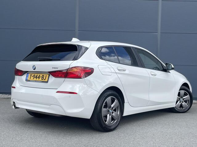 BMW 1-SERIE 118i Executive Edition | Navi | Comfort pakket | Donker glas