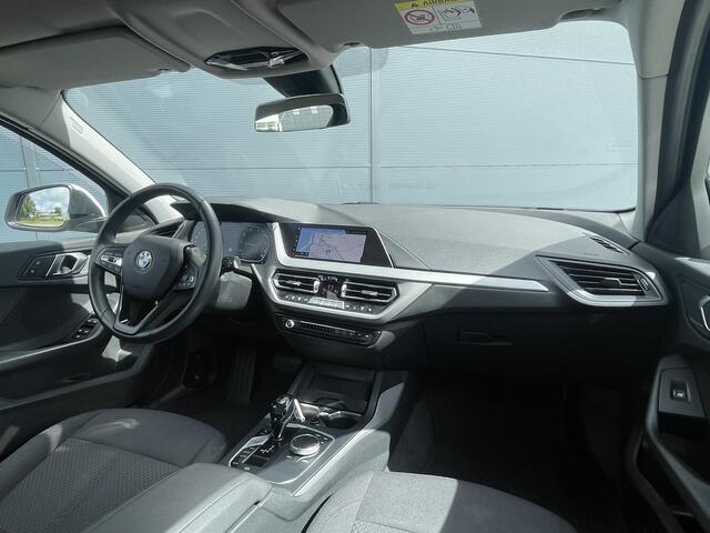 BMW 1-SERIE 118i Executive Edition | Navi | Comfort pakket | Donker glas
