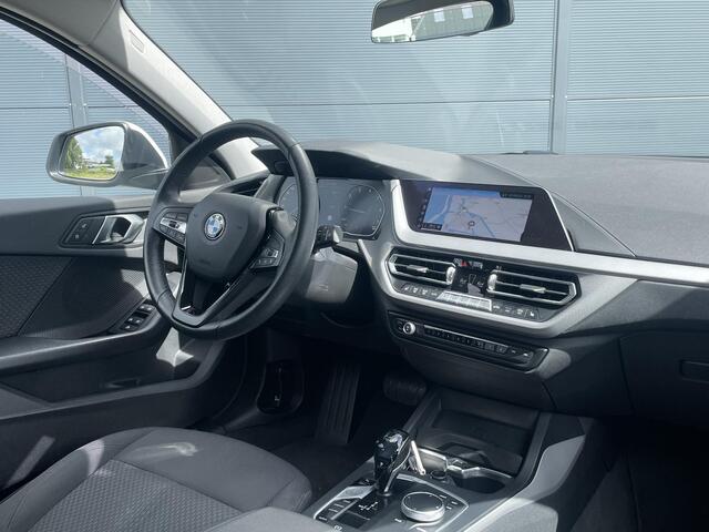 BMW 1-SERIE 118i Executive Edition | Navi | Comfort pakket | Donker glas