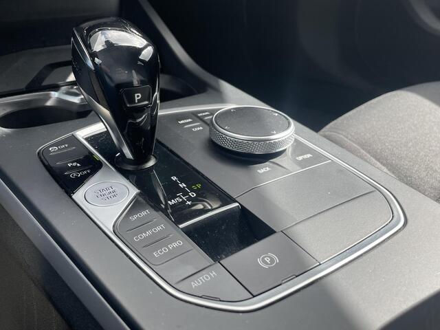 BMW 1-SERIE 118i Executive Edition | Navi | Comfort pakket | Donker glas