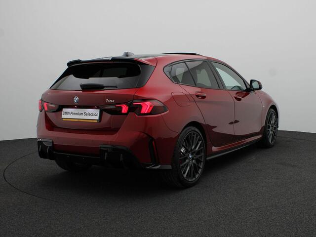 BMW 1-SERIE 120 M Sportpakket Pro | Achteruitrijcamera | Harman-Kardon | Parking Assistant | 19"