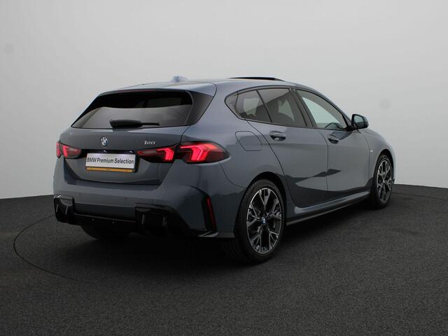 BMW 1-SERIE 120 M Sport Design Edition | Glazen Panoramadak | Driving Assistant Plus | Head-Up Display | Head-Up Display | 18"