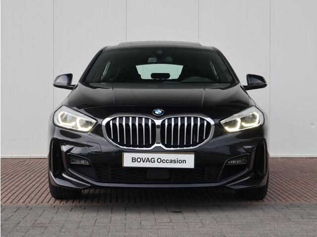 BMW 1-SERIE 118i Executive Edition M-Sportpakket/ Head-Up/ HiFi/ Cruise Control/ panoramadak/ Achteruitrijcamera/M sportstoelen/ 18" LMV