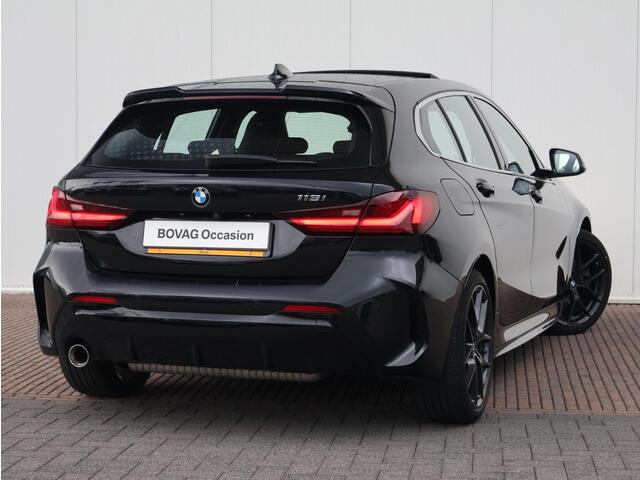 BMW 1-SERIE 118i Executive Edition M-Sportpakket/ Head-Up/ HiFi/ Cruise Control/ panoramadak/ Achteruitrijcamera/M sportstoelen/ 18" LMV