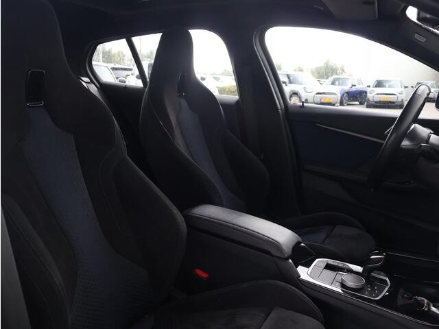 BMW 1-SERIE 118i Executive Edition M-Sportpakket/ Head-Up/ HiFi/ Cruise Control/ panoramadak/ Achteruitrijcamera/M sportstoelen/ 18" LMV