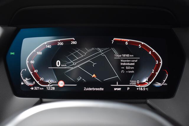 BMW 1-SERIE 118i High Executive M Sport | M Sportstoelen | 18'' Velgen | Stoel + Stuurverwarming | Sfeerverlichting |