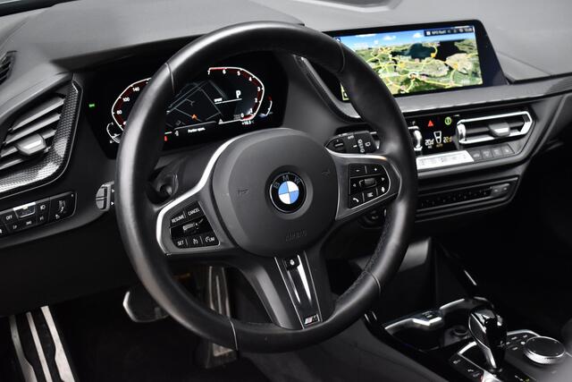 BMW 1-SERIE 118i High Executive M Sport | M Sportstoelen | 18'' Velgen | Stoel + Stuurverwarming | Sfeerverlichting |