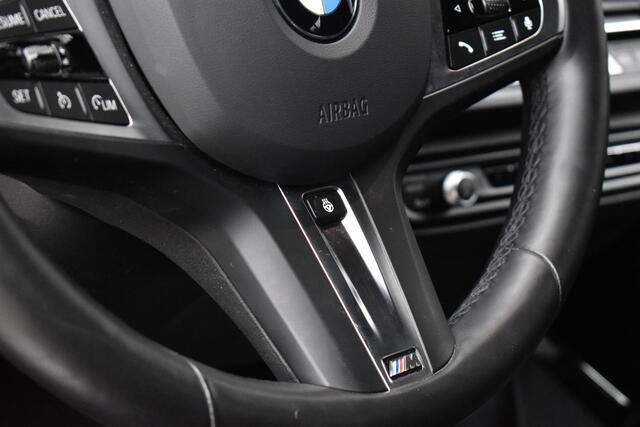 BMW 1-SERIE 118i High Executive M Sport | M Sportstoelen | 18'' Velgen | Stoel + Stuurverwarming | Sfeerverlichting |