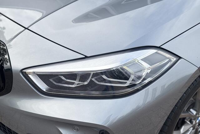 BMW 1-SERIE 118i M-sport | Sportstoelen | Live Cockpit Pro | M-onderstel | Fabrieksgarantie | 23.700 KM