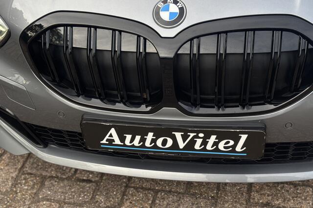 BMW 1-SERIE 118i M-sport | Sportstoelen | Live Cockpit Pro | M-onderstel | Fabrieksgarantie | 23.700 KM