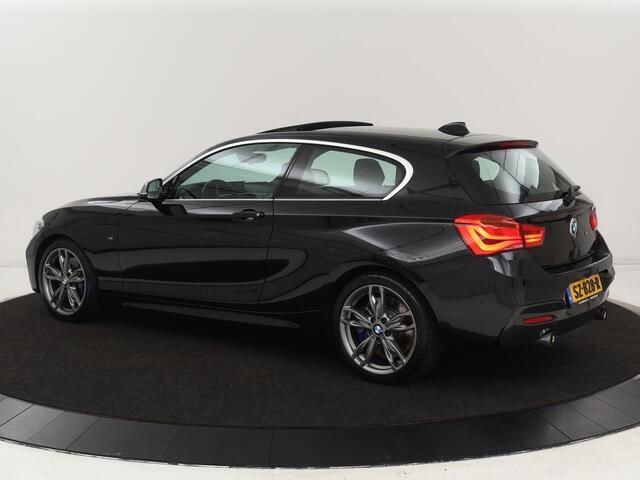 BMW 1-SERIE M140i High Executive | 2e eigenaar | Schuifdak | Leder | Harman/Kardon | Stoel & stuurverwarming | Camera | Carplay | Full LED | Navigatie