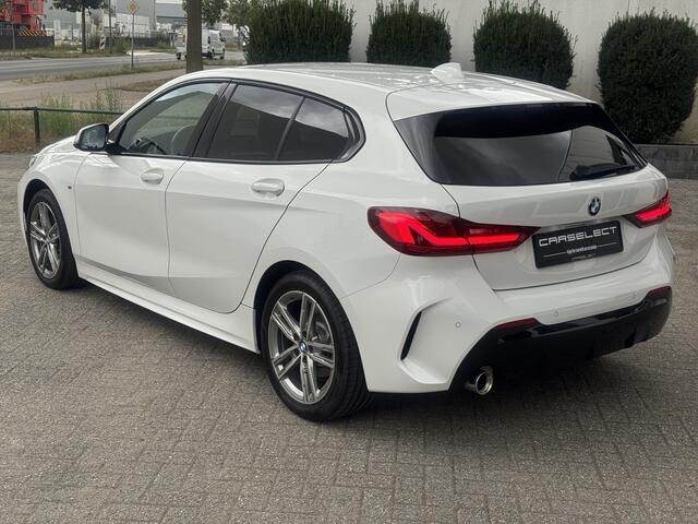 BMW 1-SERIE 118i High Exe, M-Pakket DAB-tuner, Apple/Android, Lichtpakket .Neem contact op en we maken een afspraak!