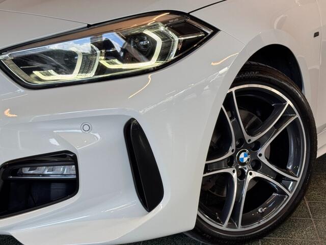 BMW 1-SERIE 118i High Exec. M-Sport Automaat Pano Stoelv Carplay 18''