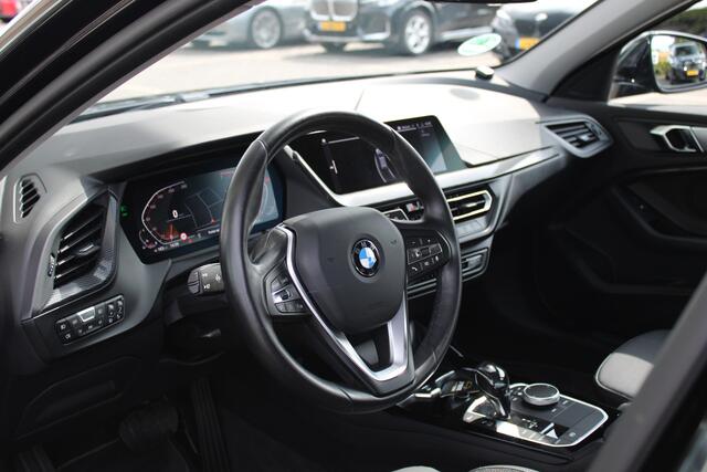 BMW 1-SERIE 118i climate controle / Parkeersensor voor en achter / Sportstoelen voor
