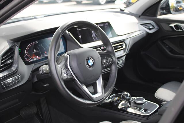 BMW 1-SERIE 118i climate controle / Parkeersensor voor en achter / Sportstoelen voor