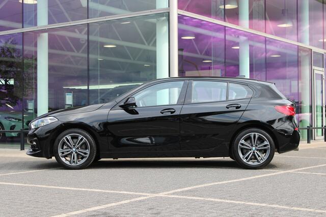 BMW 1-SERIE 118i climate controle / Parkeersensor voor en achter / Sportstoelen voor