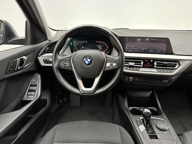 BMW 1-SERIE 118i Executive Edition Automaat | Cam Achter | Verw voorstoelen | Safety Pack | Dealer onderhouden | NL Auto