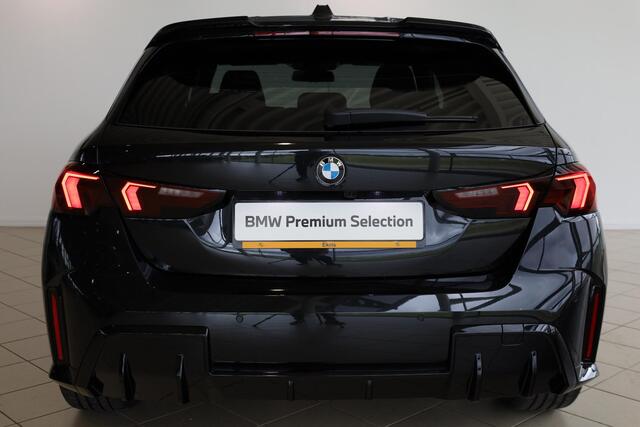 BMW 1-SERIE 120 M Sportpakket Pro | Head Up Display | Harman Kardon Audio | Iconic Glow nierengrille