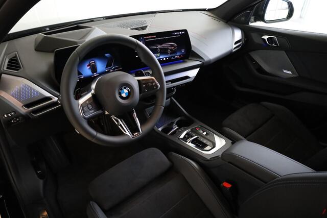 BMW 1-SERIE 120 M Sportpakket Pro | Head Up Display | Harman Kardon Audio | Iconic Glow nierengrille