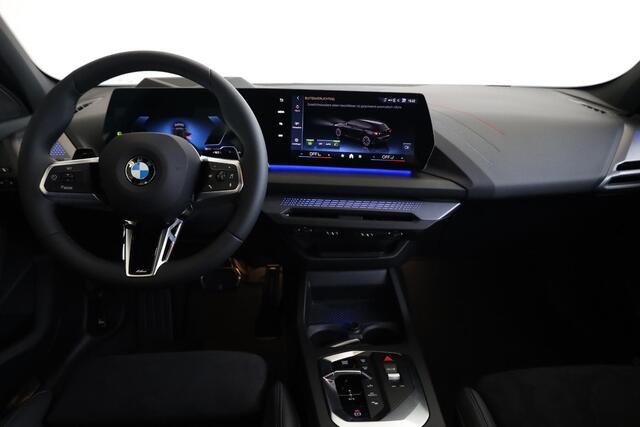 BMW 1-SERIE 120 M Sportpakket Pro | Head Up Display | Harman Kardon Audio | Iconic Glow nierengrille