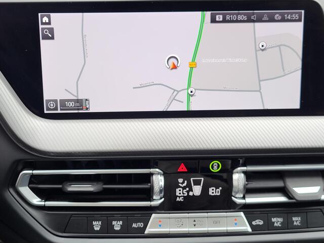BMW 1-SERIE 118i Automaat / Dealer onderhouden / M-Sport / 19" velgen / Navigatie / Panoramadak / Harman Kardon audio / DAB / Sportstoelen / Achteruitrijcamera / Headup display / Digital Cockpit /