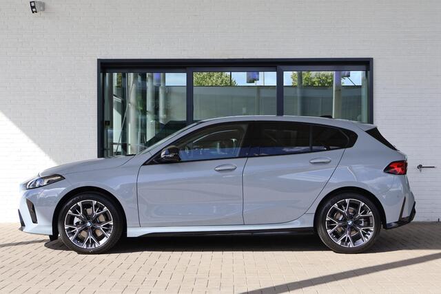 BMW 1-SERIE 120 M Sport Design Edition | Premium Pack | Voorstoelen Verwarmd | Stuurwiel Verwarmd