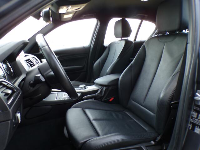 BMW 1-SERIE 118i M Sport Edition, Automaat / Camera + Sensoren / Stoelverwarming / Full LED / Navigatie / 18'' LMV
