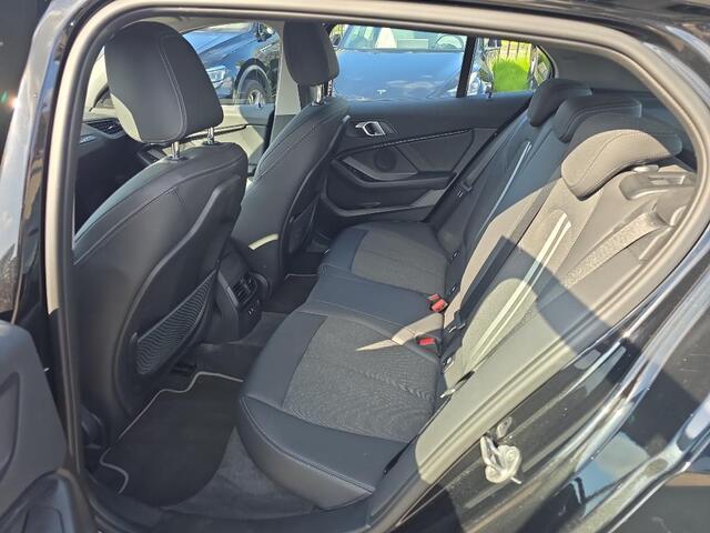 BMW 1-SERIE 118i Executive Edition | Navi | Led | Live Cockpit |