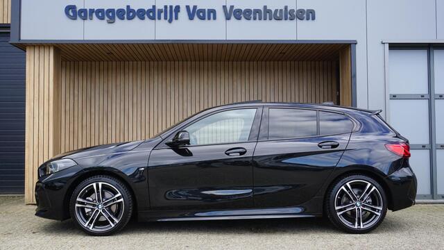 BMW 1-SERIE 118i 3x M-SPORT 5Drs *Shadow Line* Pano.Dak Vol Leder 18inch LM Sfeerverlichting *NL auto* 1e Eigenaar!