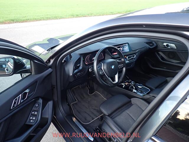 BMW 1-SERIE 118i SPORTLINE VIRTUAL/LED/SPORTSTOEL/CAMERA/SHADOWLINE