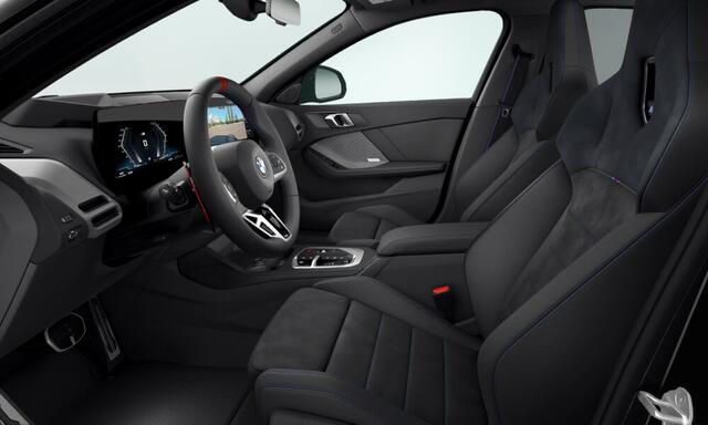 BMW 1-SERIE M135 xDrive | M-Sport Pro | 19'' | Panorama | Stuur + Stoelverw. | Harman/Kardon