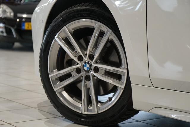 BMW 1-SERIE 118i M-Sport + KUIPSTOELEN / CAMERA / SFEERVERLICHTING