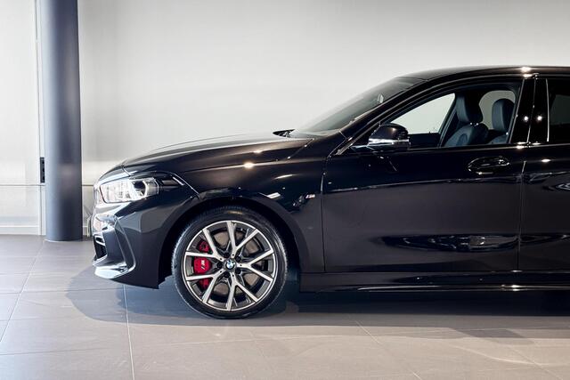 BMW 1-SERIE 118i | M Sport Pro | Stoelverwarming | Trekhaak |