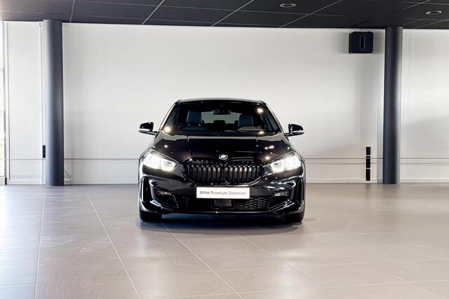 BMW 1-SERIE 118i | M Sport Pro | Stoelverwarming | Trekhaak |