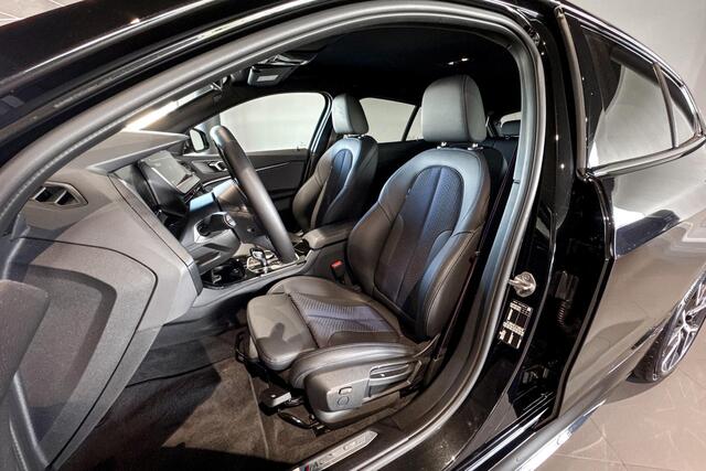 BMW 1-SERIE 118i | M Sport Pro | Stoelverwarming | Trekhaak |