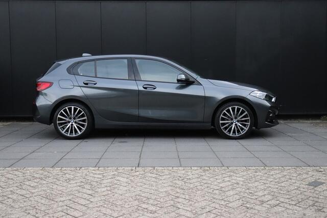 BMW 1-SERIE 118i Business Edition | PANO | CRUISE | PDC | NAVI | APPLE CARPLAY |