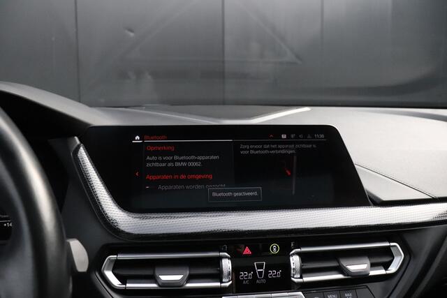 BMW 1-SERIE 118i Business Edition | PANO | CRUISE | PDC | NAVI | APPLE CARPLAY |