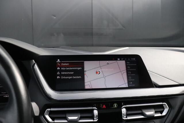 BMW 1-SERIE 118i Business Edition | PANO | CRUISE | PDC | NAVI | APPLE CARPLAY |
