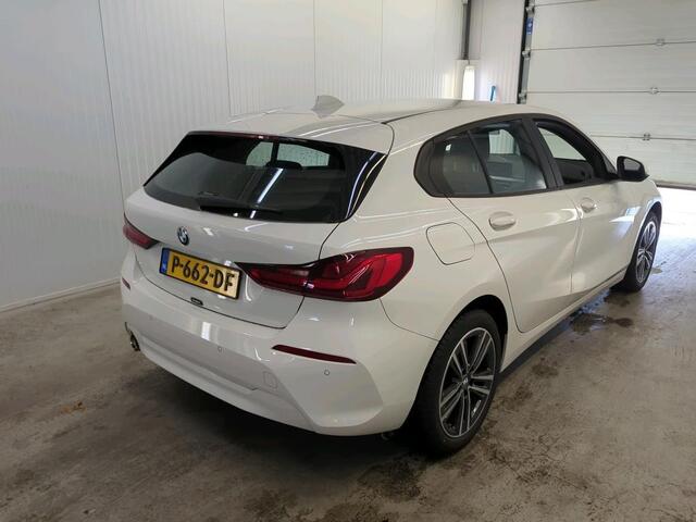 BMW 1-SERIE 116d Business Ed. | Navi | Live Cockpit | Led |