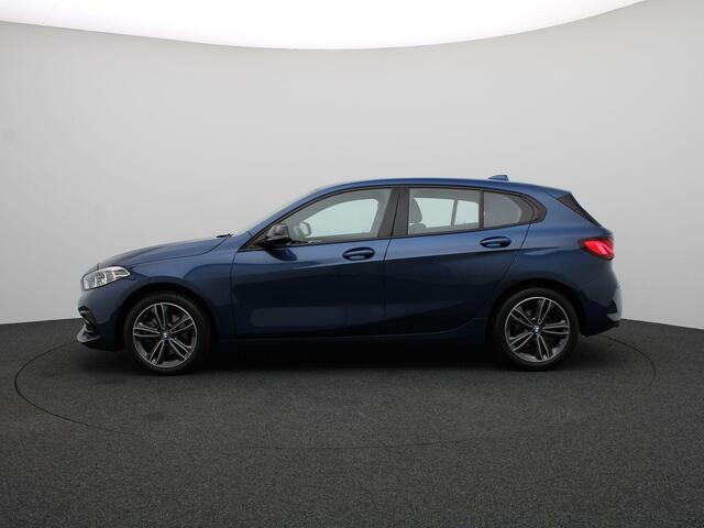 BMW 1-SERIE 5-deurs 118i Executive Edition | Sport Line | Parking Assistant | HIFI | 17"