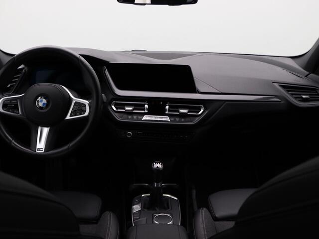 BMW 1-SERIE 5-deurs 118i Executive Edition | Sport Line | Parking Assistant | HIFI | 17"