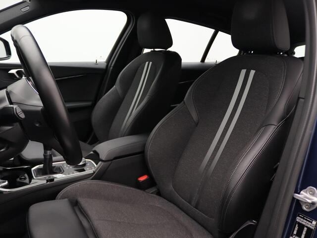 BMW 1-SERIE 5-deurs 118i Executive Edition | Sport Line | Parking Assistant | HIFI | 17"