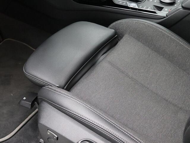 BMW 1-SERIE 5-deurs 118i Executive Edition | Sport Line | Parking Assistant | HIFI | 17"