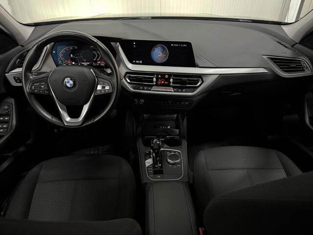 BMW 1-SERIE 118i 141 PK Executive Edition AUTOMAAT LED NAVI 2X-PDC ZÉÉR-MOOI