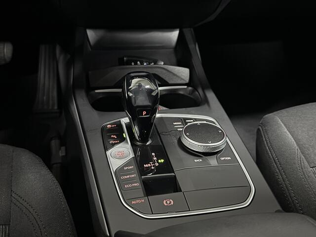 BMW 1-SERIE 118i 141 PK Executive Edition AUTOMAAT LED NAVI 2X-PDC ZÉÉR-MOOI