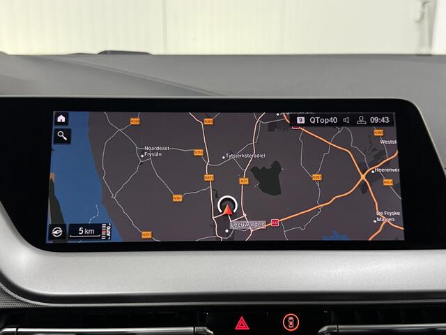 BMW 1-SERIE 118i 141 PK Executive Edition AUTOMAAT LED NAVI 2X-PDC ZÉÉR-MOOI