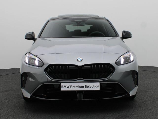 BMW 1-SERIE 120 M Sportpakket Pro | Premium Pack | Stuurwielrand Verwarmd | M Adaptief onderstel | Comfort Access | Panoramadak | Elektrisch Verstelbare Sportstoelen | Driving Assistant Plus | Harman Kardon | 18''